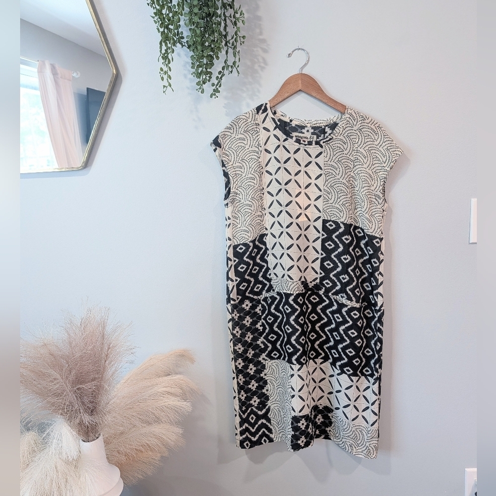 New Johnny Was Silk Black & White Cap-Sleeve Dress Sz. Xs